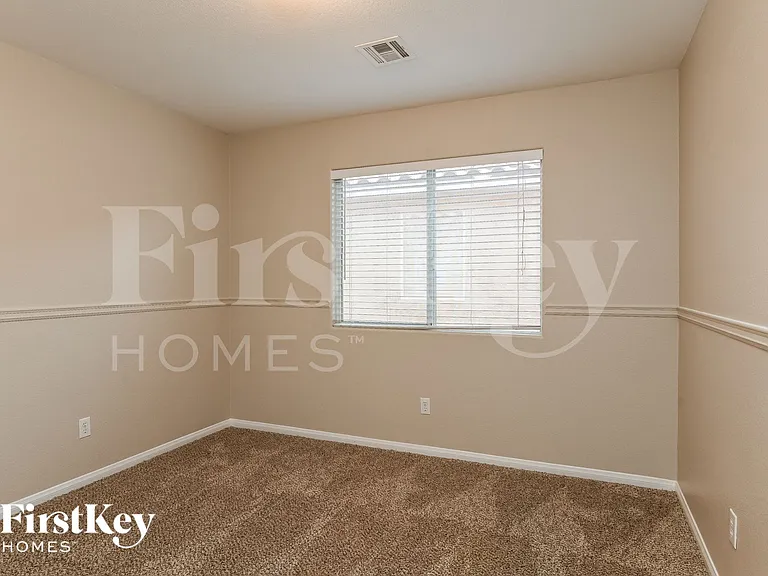 3932 Gold Point St — Photo 9