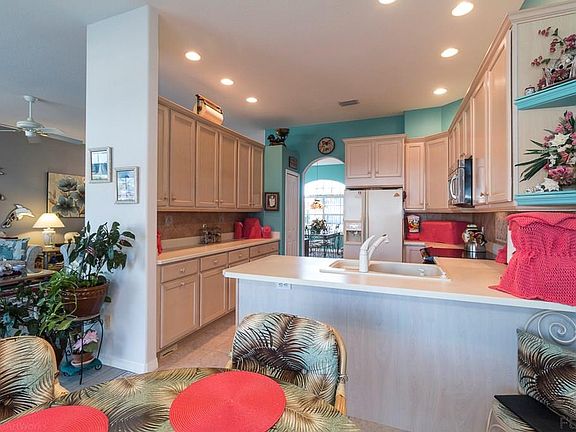 5th image of 40 Columbus Ct
