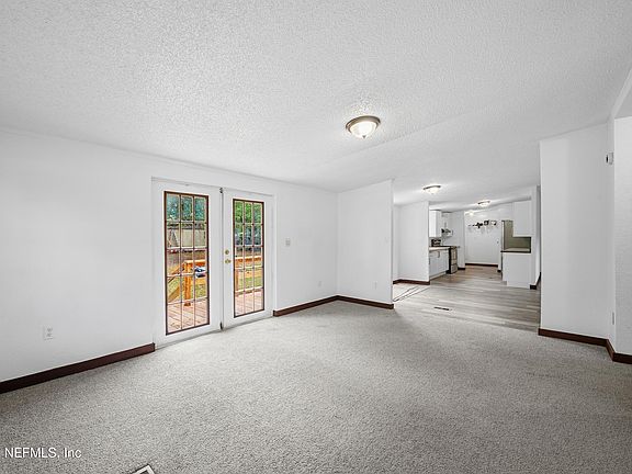 3rd image of 4318 DEERFIELD Circle