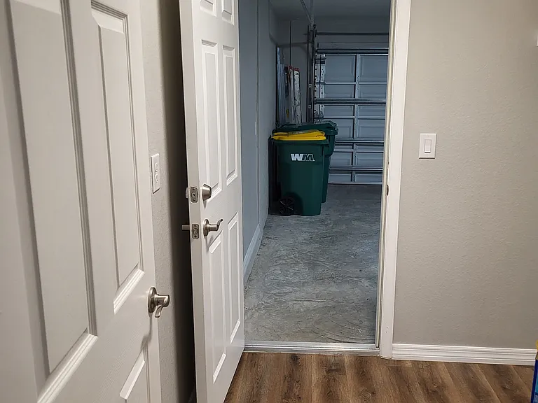 860 Phyllis St — Photo 19