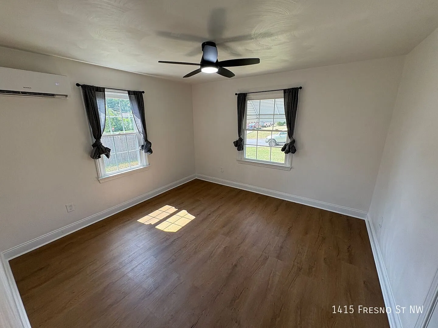 Charming 2-Bedroom Home in Northwest Roanoke with Large Yard & Back Deck — Photo 4