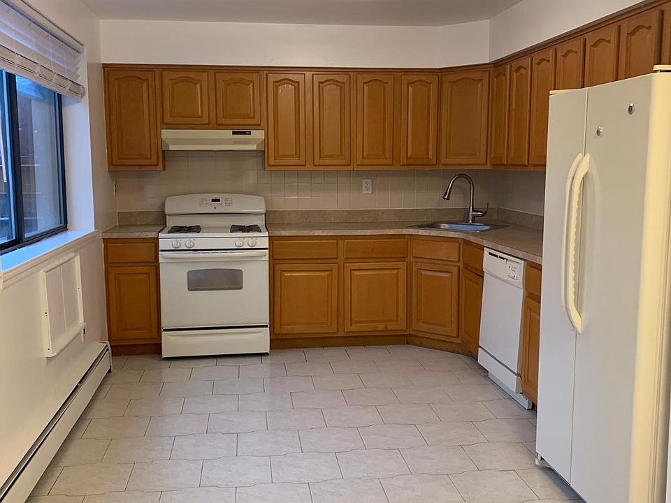 1st image of 18 Gabriel Dr #1