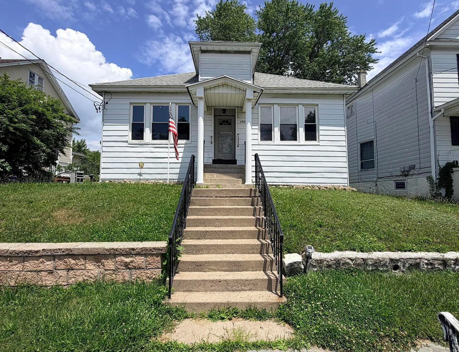 3 bed, 1.0 bath, 1585 sqft, $1,875 — Photo 1