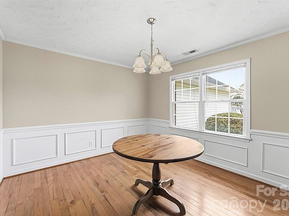 2nd image of 121 Gregory Ct