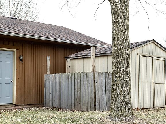 3rd image of 3071 Breezeway Dr