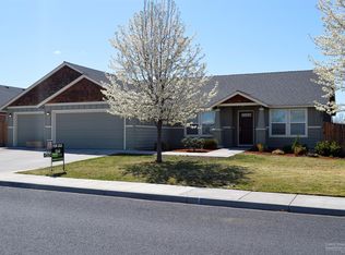 828 NW Spruce Ave, Redmond, OR 97756