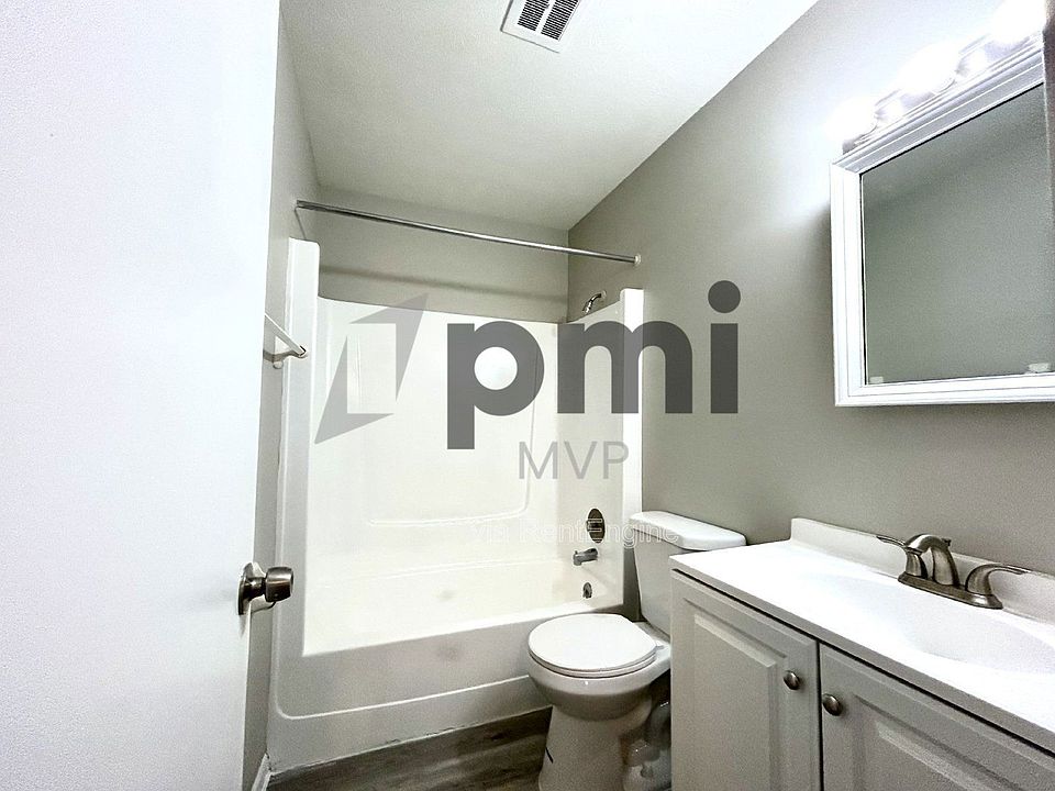 1st image of 822 Whitethorne Ave #D