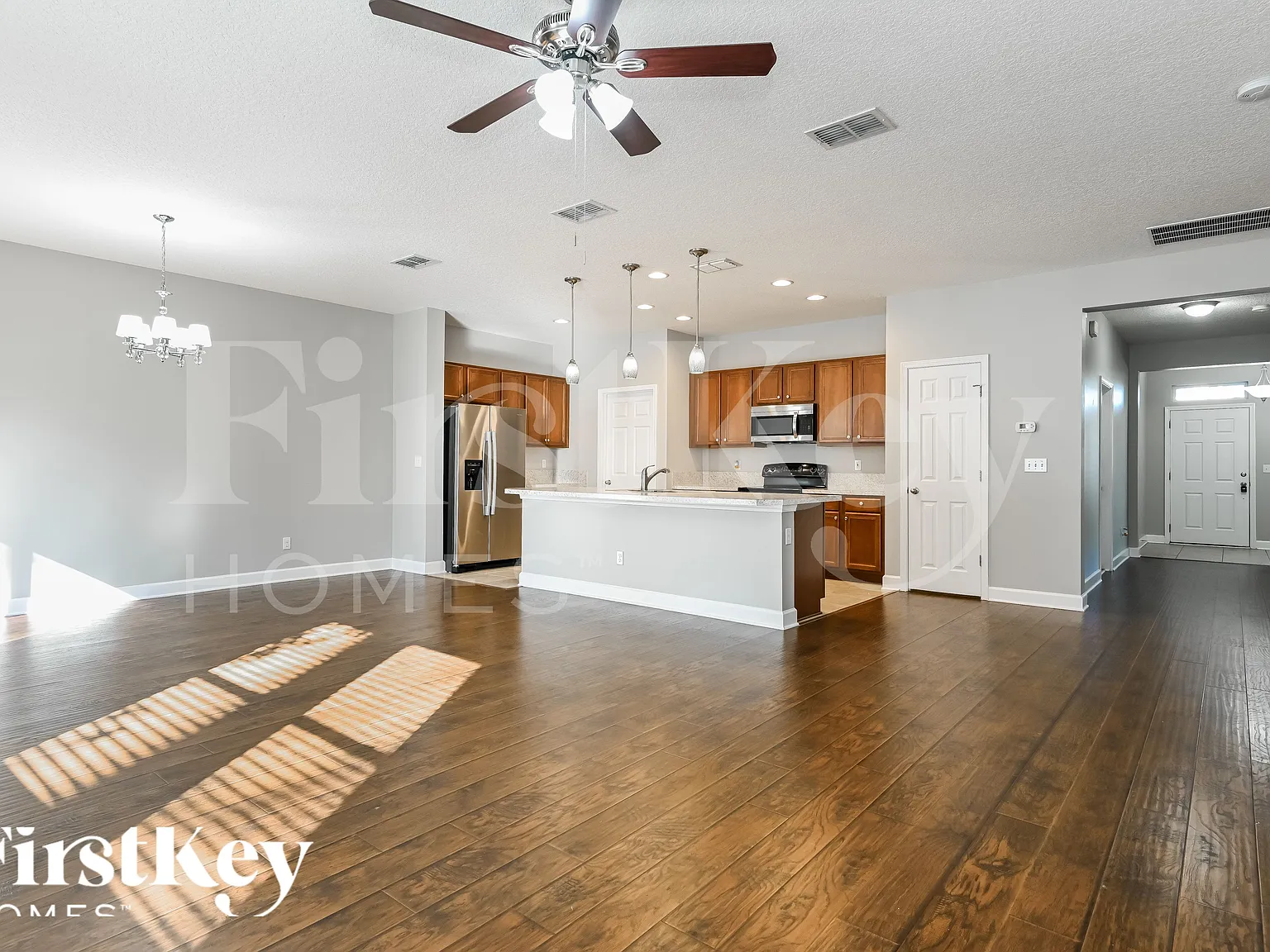 3 bed, 2.0 bath, 1696 sqft, $2,365 — Photo 3