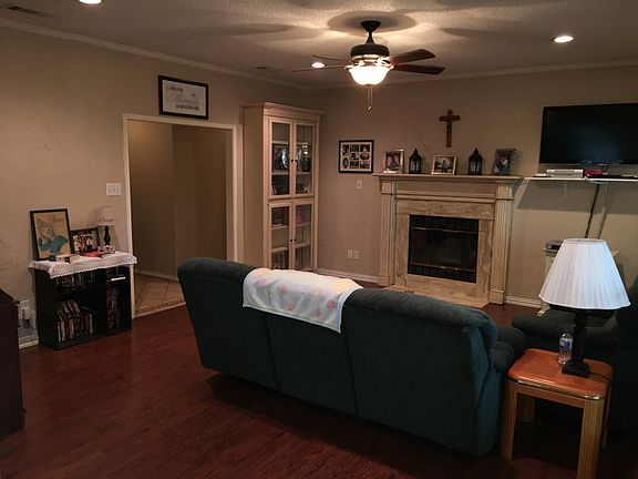 2nd image of 2105 Plymouth Dr