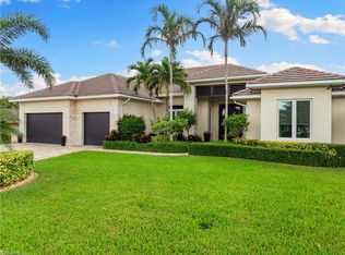 1049 N Waterway Dr, Fort Myers, FL 33919