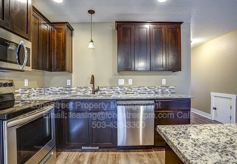 482 S Monmouth Ave — Photo 16