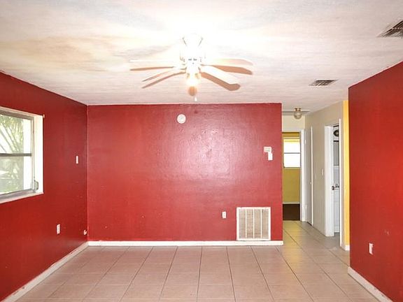 4th image of 2952 Webley Dr