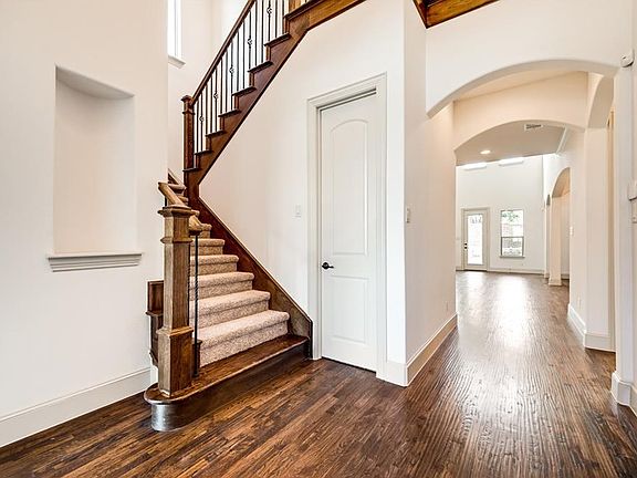 4th image of 4908 Waldorf Way