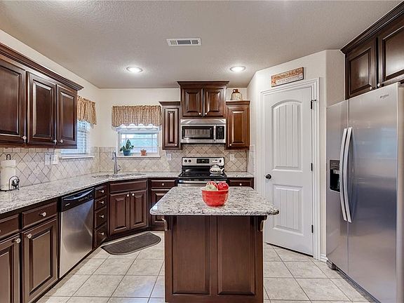 3rd image of 1803 W Brooks Pl