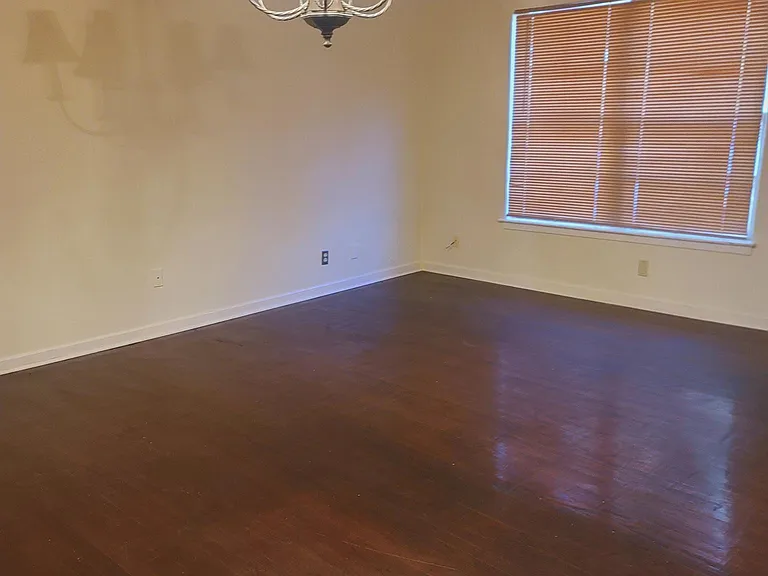 1828 Lucas Dr — Photo 6