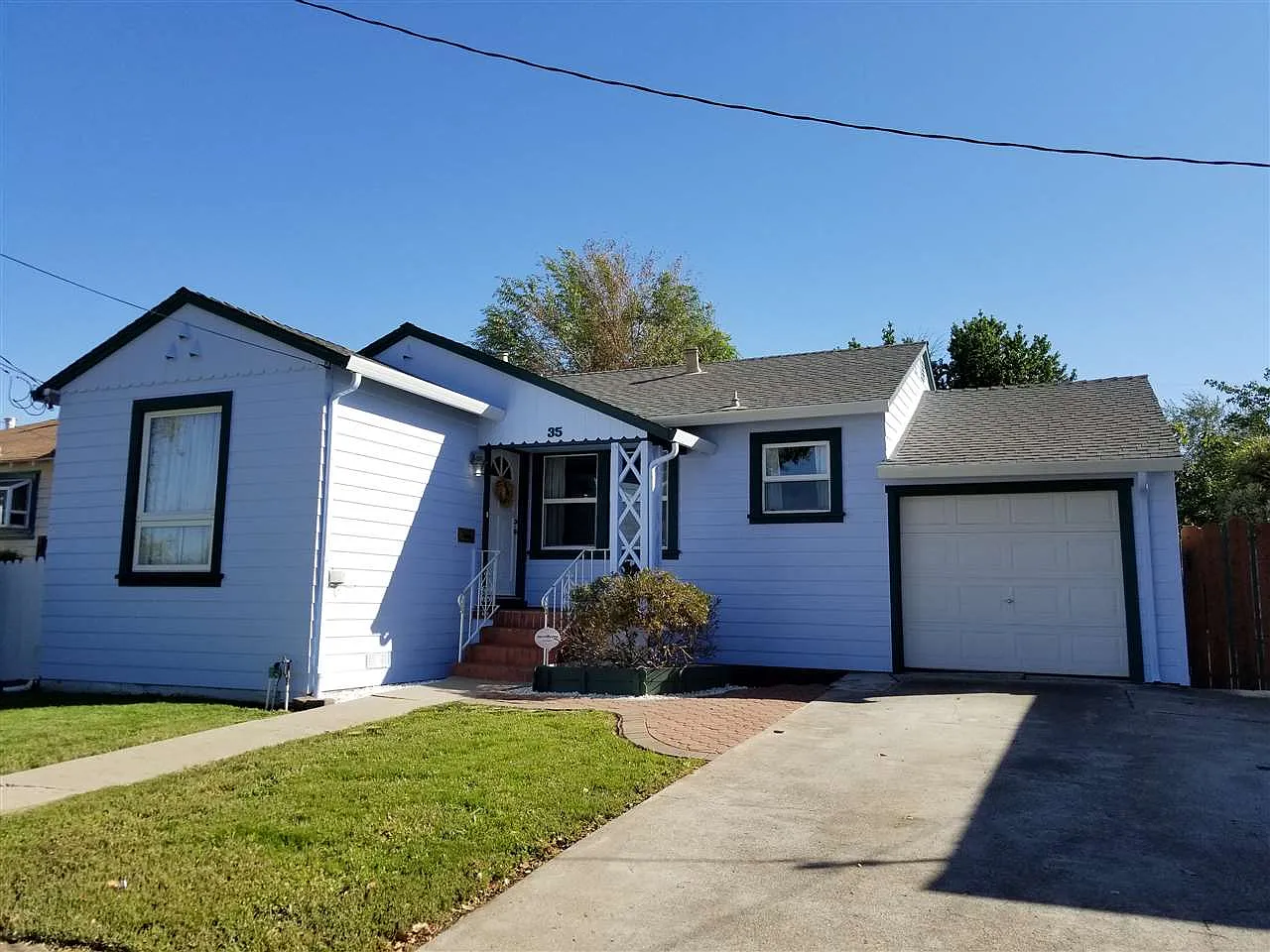 35 Manville Ave photo 1
