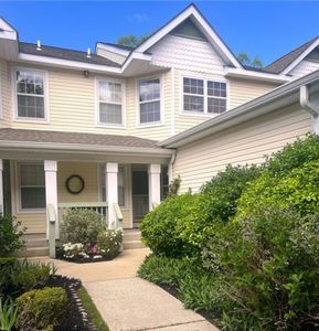 40 Commodore Cir, Port Jefferson Station, NY, 11776