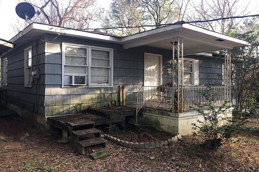 2nd image of 3017 New Castle Rd