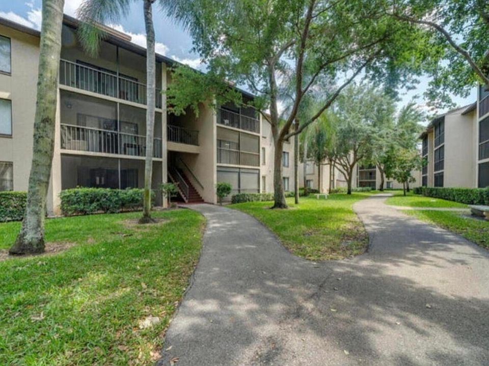 1st image of 207 Foxtail Dr APT E3