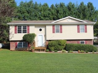 3354 Greenwood Dr, Johnson City, TN 37604