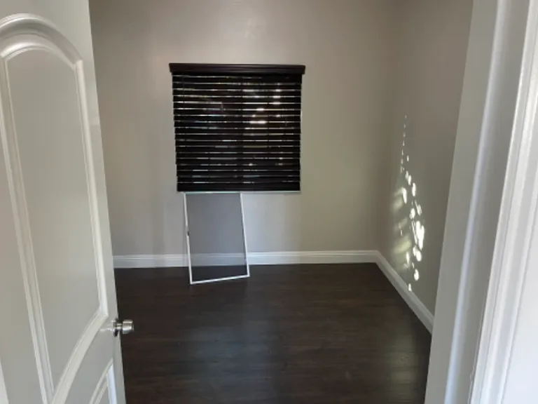 1023-25 E 7th St — Photo 9