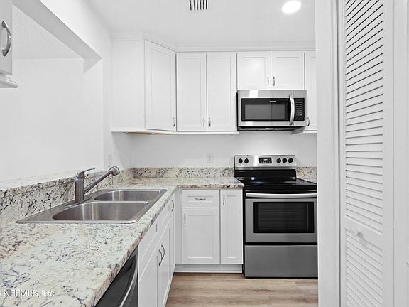 4th image of 85 Debarry Ave APT 1073