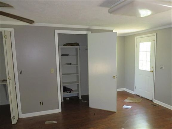 3rd image of 2711 Lake Valley Dr