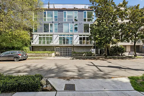 732 A Belmont Pl E Photo 1