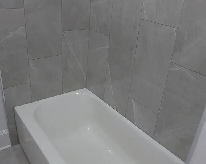 Linder/ Lawrence Apartments — Photo 16