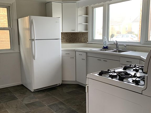 4th image of 2905 Lincoln Way W