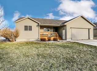 1320 Northview Ln, Aberdeen, SD 57401
