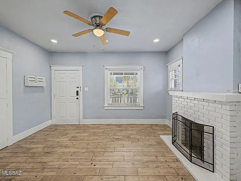 825 E Helen St — Photo 30