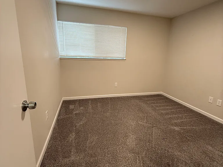 1352 Drake Dr #D — Photo 8