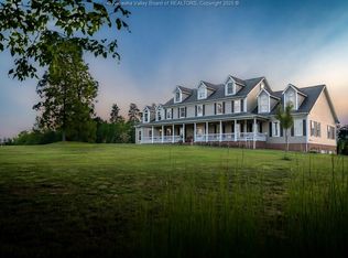 2099 Peach Ridge Rd, Hurricane, WV 25526