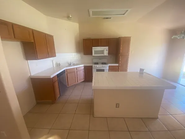 2602 E Skyview Ave, Fresno, CA 93720