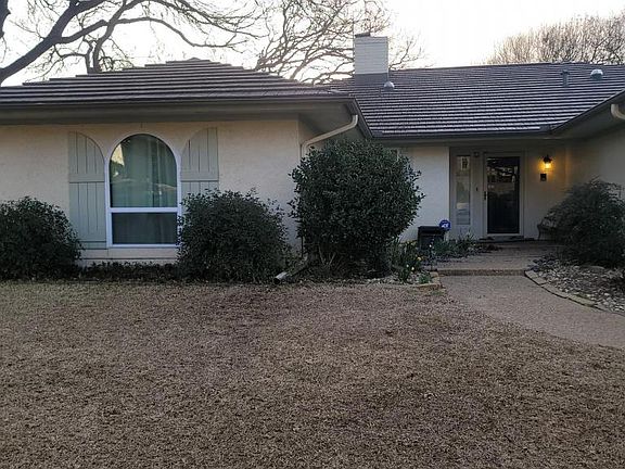 2nd image of 2704 Woodshire Dr