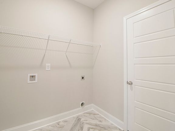 5th image of 477 Herman Dr