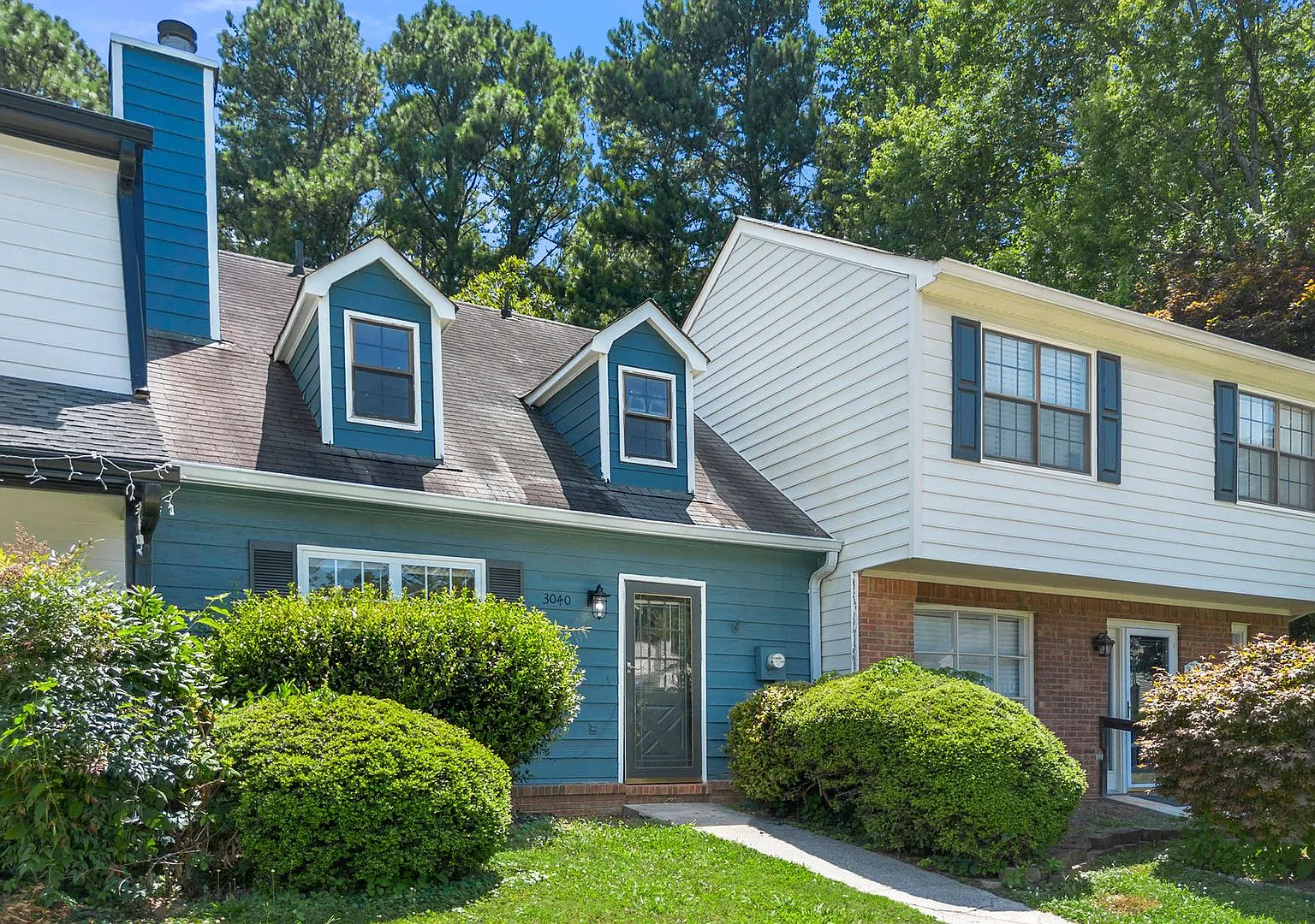 Renovated Modern 2BR Townhome in Prime Kennesaw Location — Photo 2