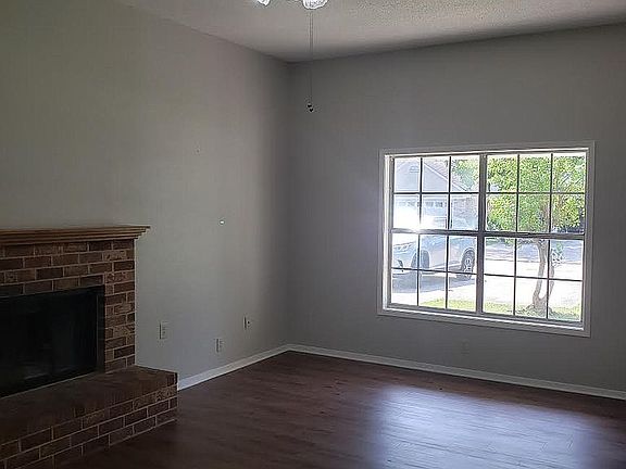 3rd image of 305 Timberwood Dr #5