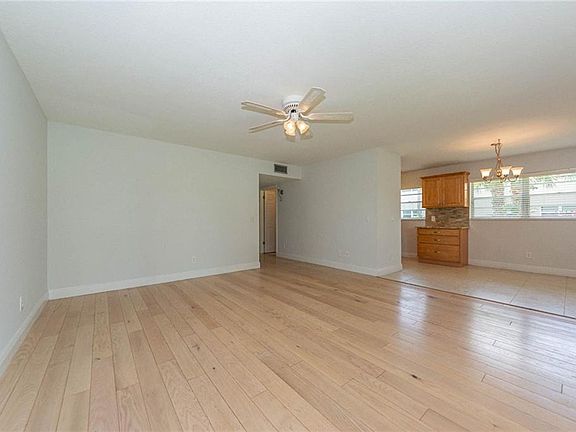 5th image of 21 Vista Gardens Trl