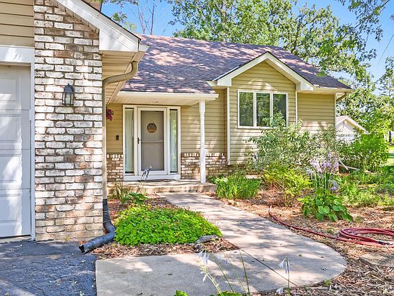 3rd image of 7901 Lilac Ln