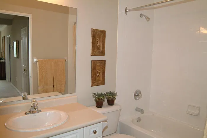 284 Wonderland Rd S — Photo 9