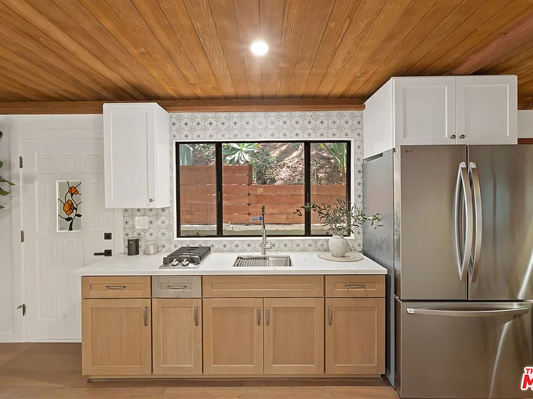 8506 Oak Ct — Photo 14