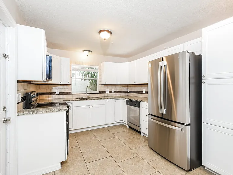 3313 Hamlet Loop — Photo 9