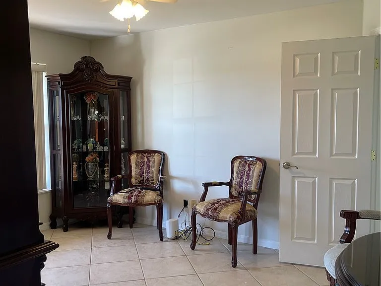 2721 NW 4th St — Photo 13