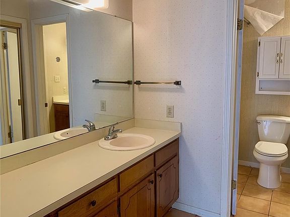 2nd image of 200 Parma Dr APT M1