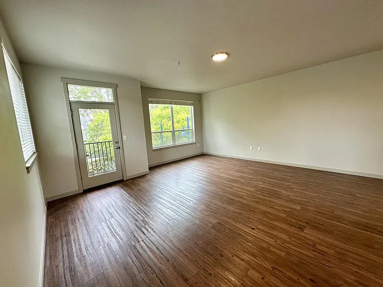 Oregon St Townhomes — Photo 4