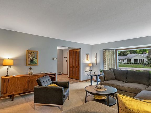 5th image of 482 Greenhaven Dr