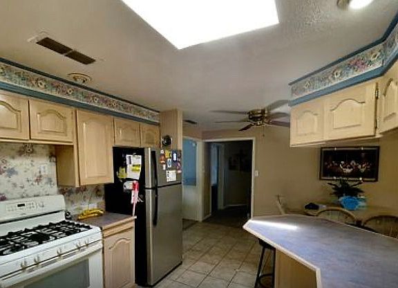 5th image of 219 E McCune St