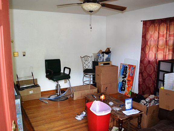 4th image of 555 Church St